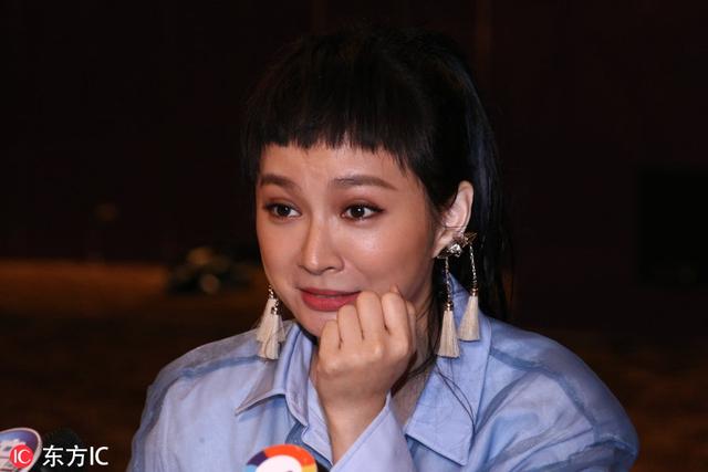 飞儿乐队主唱被踢原因，飞儿乐队主唱为什么被踢出（飞儿乐团女主唱Faye含泪回应被踢走）