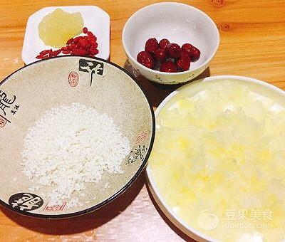 银耳红枣汤的5大禁忌，银耳红枣汤的5大禁忌什么时候喝（银耳糯米红枣粥——清肺神器）