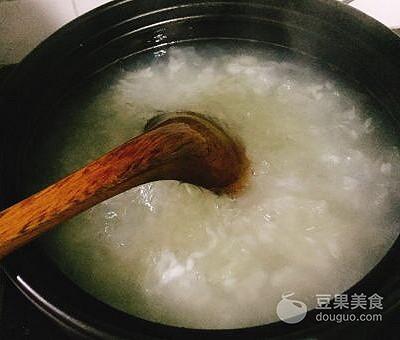 银耳红枣汤的5大禁忌，银耳红枣汤的5大禁忌什么时候喝（银耳糯米红枣粥——清肺神器）