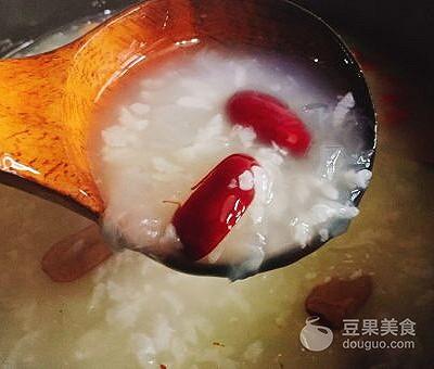 银耳红枣汤的5大禁忌，银耳红枣汤的5大禁忌什么时候喝（银耳糯米红枣粥——清肺神器）