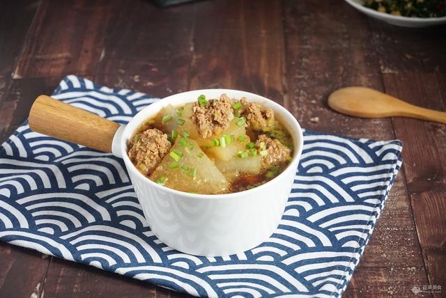 冬瓜羊肉丸子汤，羊肉丸子冬瓜汤做法（有妈妈味道的冬瓜羊肉丸子汤）