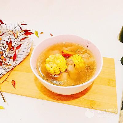 排骨炖藕的做法，玉米莲藕排骨汤的做法