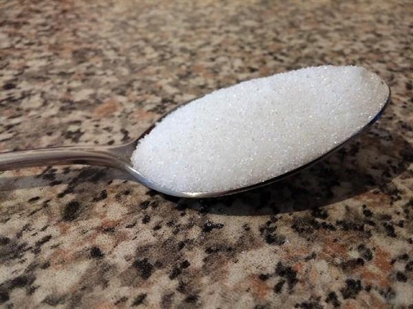 冰糖和白砂糖的区别，冰糖和白糖有什么区别（常见的冰糖、白糖、红糖）