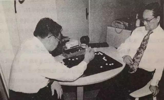 金庸的籍贯是哪里，金庸是哪里出生的（他与江西曾有不解之缘……）