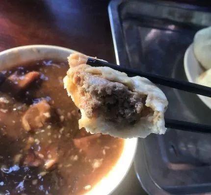 北京炒肝上的美食，二两包子和北京的早晨