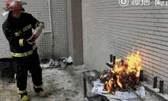 灭火器可以平放在车里吗（全民119丨正确使用灭火器材）