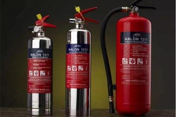 灭火器可以平放在车里吗（全民119丨正确使用灭火器材）