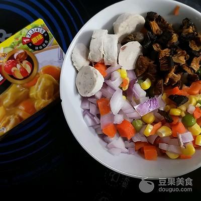怎么做咖喱焗饭，咖喱贡丸芝士焗饭