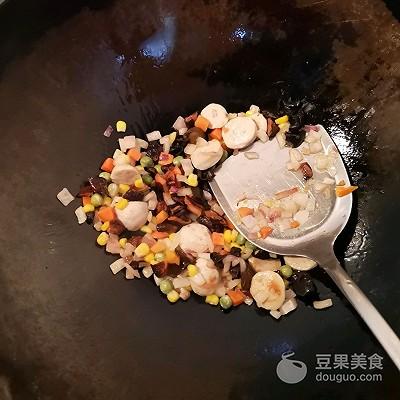 怎么做咖喱焗饭，咖喱贡丸芝士焗饭