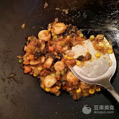 怎么做咖喱焗饭，咖喱贡丸芝士焗饭