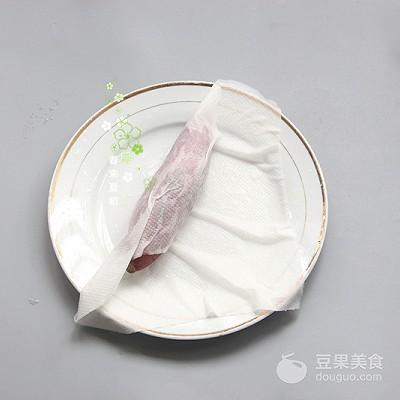陶瓷可以放微波炉吗，普通陶瓷可以放微波炉加热吗（微波炉红薯的做法）