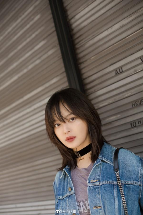 额头窄脸宽适合什么发型，额头宽方短脸适合什么发型（40岁+的女人别总留长发）