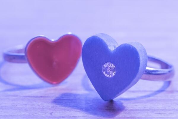 电子请柬发朋友圈配文，朋友圈电子请柬配词（朋友圈结婚邀请语怎么写）