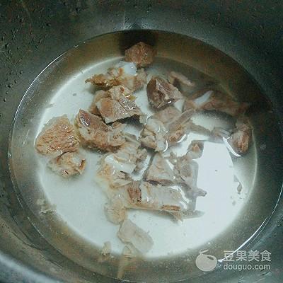 怎样做美味的冬瓜炖排骨，怎样做排骨炖冬瓜好吃（冬瓜排骨汤的做法）