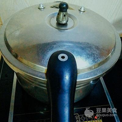 怎样做美味的冬瓜炖排骨，怎样做排骨炖冬瓜好吃（冬瓜排骨汤的做法）