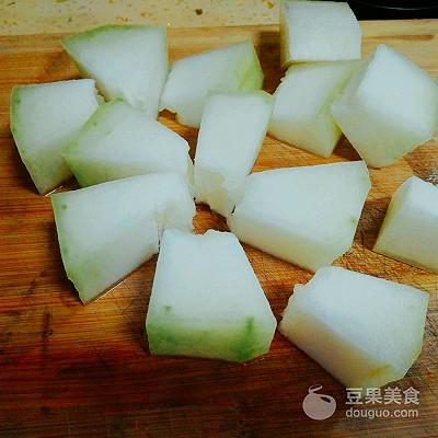 怎样做美味的冬瓜炖排骨，怎样做排骨炖冬瓜好吃（冬瓜排骨汤的做法）
