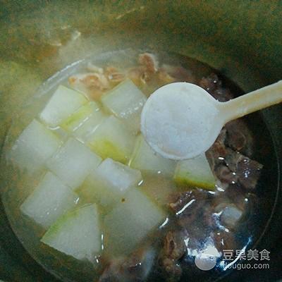 怎样做美味的冬瓜炖排骨，怎样做排骨炖冬瓜好吃（冬瓜排骨汤的做法）