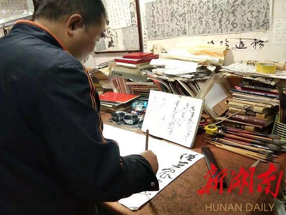 油布有毒的吗，油布防水布有毒吗（李爱民：辛勤笔耕墨飘香）