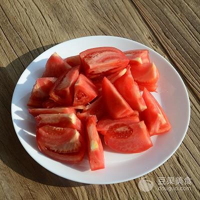 西红柿炖牛腩的家常做法，如何做西红柿牛腩（西红柿炖牛腩的做法）