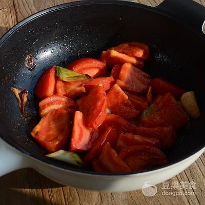 西红柿炖牛腩的家常做法，如何做西红柿牛腩（西红柿炖牛腩的做法）