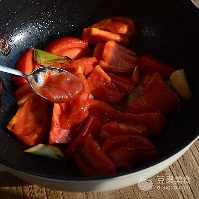 西红柿炖牛腩的家常做法，如何做西红柿牛腩（西红柿炖牛腩的做法）