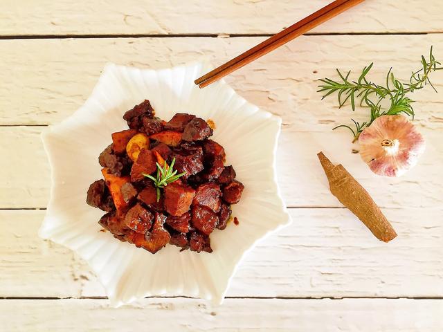 怎么烧红烧牛肉，红烧牛肉怎么做又软又香（红烧牛肉的做法）