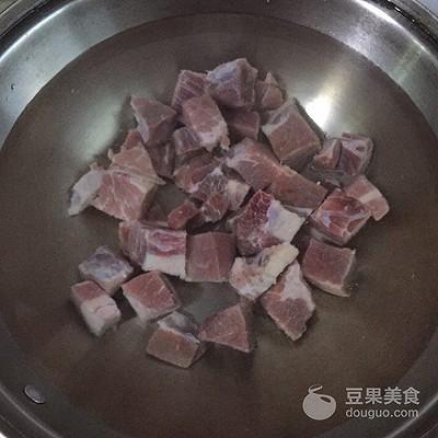 怎么烧红烧牛肉，红烧牛肉怎么做又软又香（红烧牛肉的做法）