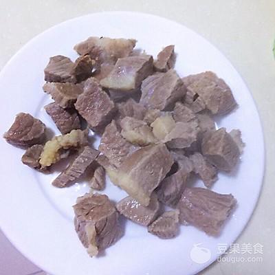 怎么烧红烧牛肉，红烧牛肉怎么做又软又香（红烧牛肉的做法）