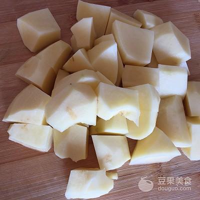 怎么烧红烧牛肉，红烧牛肉怎么做又软又香（红烧牛肉的做法）