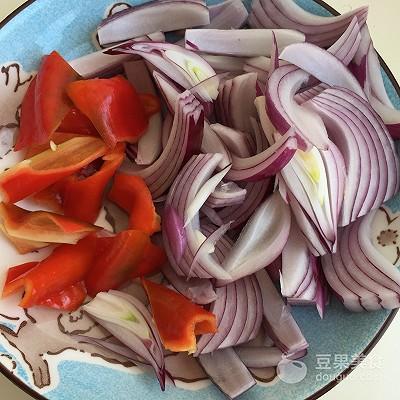 怎么烧红烧牛肉，红烧牛肉怎么做又软又香（红烧牛肉的做法）