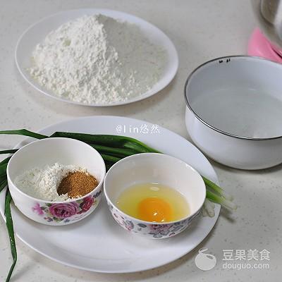 一般烫面葱油饼的做法，烫面葱花饼的做法