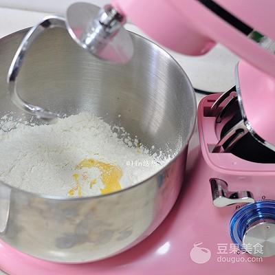 一般烫面葱油饼的做法，烫面葱花饼的做法