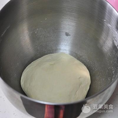 一般烫面葱油饼的做法，烫面葱花饼的做法