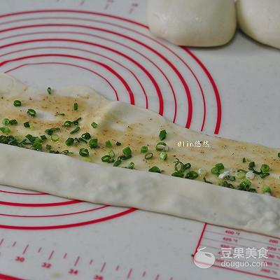 一般烫面葱油饼的做法，烫面葱花饼的做法