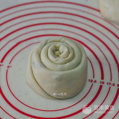 一般烫面葱油饼的做法，烫面葱花饼的做法