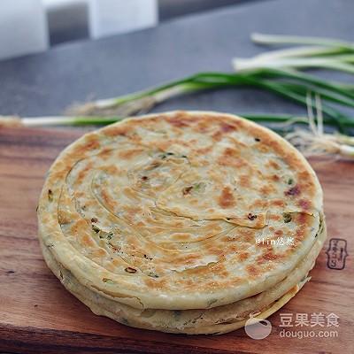 一般烫面葱油饼的做法，烫面葱花饼的做法