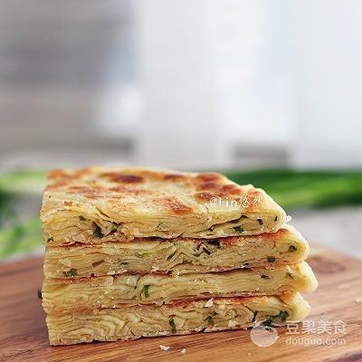 一般烫面葱油饼的做法，烫面葱花饼的做法