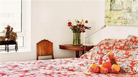 放床的十大忌讳，8种东西别放床头会招鬼（床头放这些东西会让你倒霉一整年）