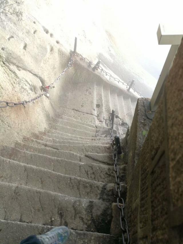 华山简单介绍，华山的资料（五岳之一，西岳华山）