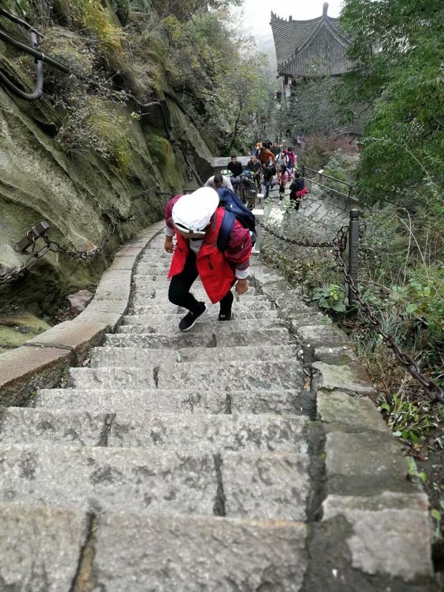华山简单介绍，华山的资料（五岳之一，西岳华山）