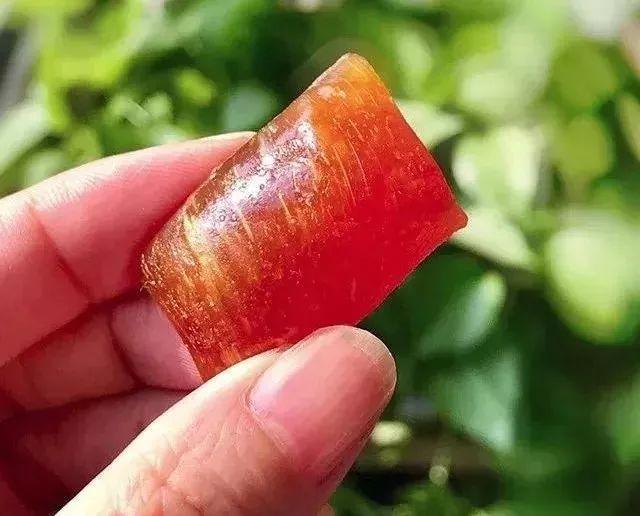 梨膏糖的功效与作用，百草梨膏糖的功效（七代传承流传下来的古法梨膏糖）