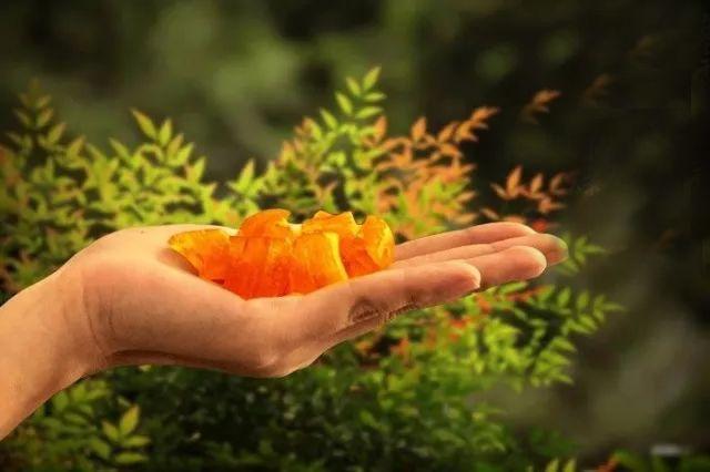 梨膏糖的功效与作用，百草梨膏糖的功效（七代传承流传下来的古法梨膏糖）