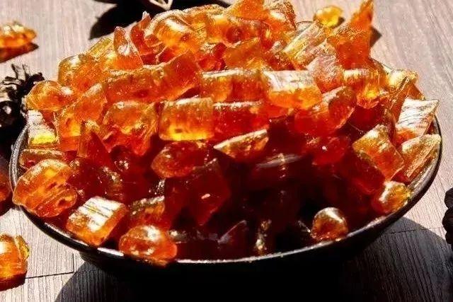 梨膏糖的功效与作用，百草梨膏糖的功效（七代传承流传下来的古法梨膏糖）