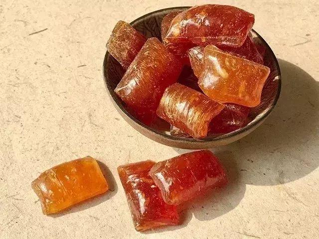 梨膏糖的功效与作用，百草梨膏糖的功效（七代传承流传下来的古法梨膏糖）
