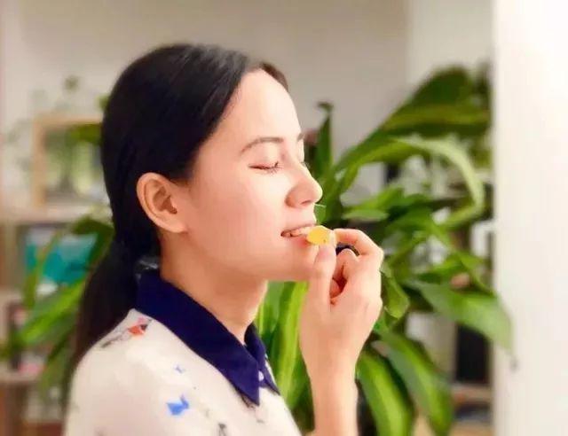 梨膏糖的功效与作用，百草梨膏糖的功效（七代传承流传下来的古法梨膏糖）