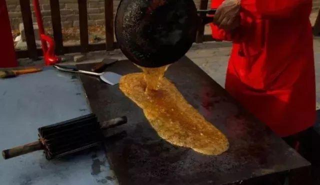 梨膏糖的功效与作用，百草梨膏糖的功效（七代传承流传下来的古法梨膏糖）