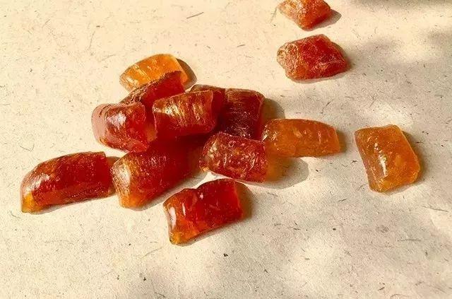 梨膏糖的功效与作用，百草梨膏糖的功效（七代传承流传下来的古法梨膏糖）