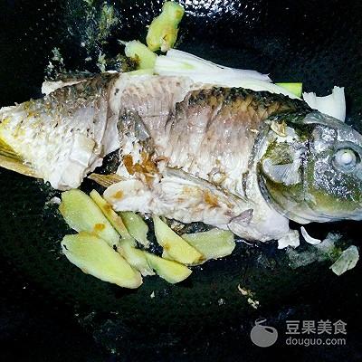 鲤鱼豆腐汤正确做法，鲤鱼豆腐汤的做法