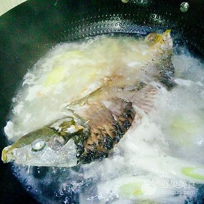 鲤鱼豆腐汤正确做法，鲤鱼豆腐汤的做法