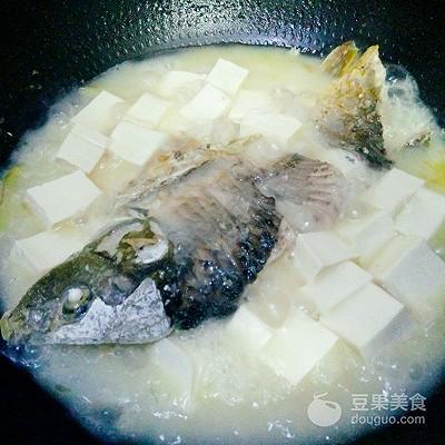 鲤鱼豆腐汤正确做法，鲤鱼豆腐汤的做法